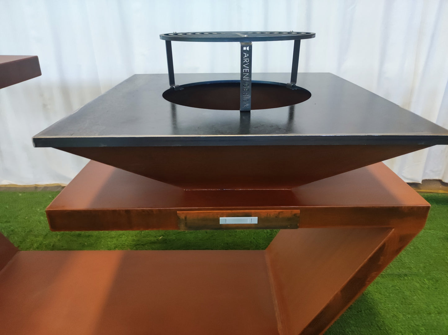 Barbecue Brasero en Acier Corten avec Four à Pizza – Arveni Design